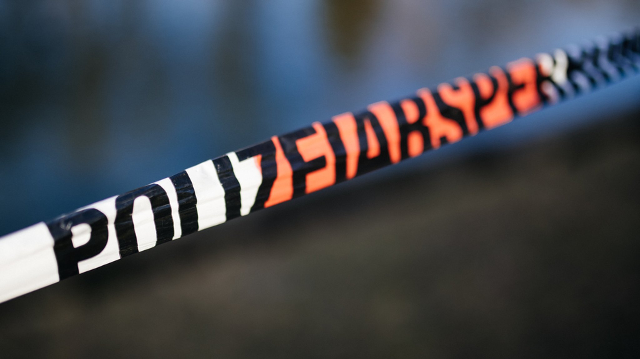 Polizei-Absperrband (Symbolbild) | Bild: BR/Julia Müller Polizei-Absperrband (Symbolbild)
