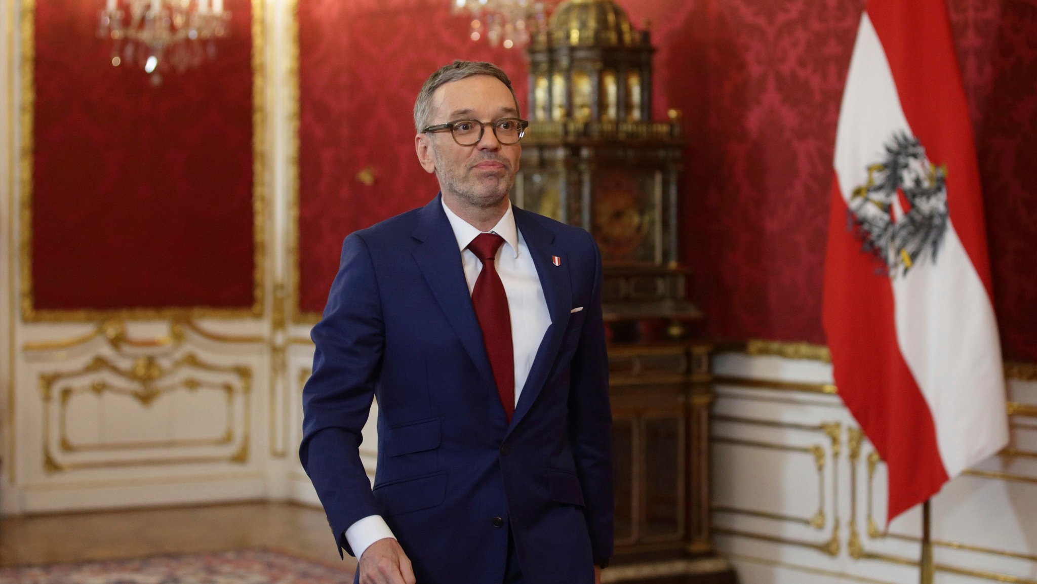 06.01.2025, Österreich, Wien: Österreichs FPÖ-Chef Herbert Kickl verlässt das Präsidialamt nach einem Treffen mit Bundespräsident Van der Bellen. Foto: Heinz-Peter Bader/AP/dpa +++ dpa-Bildfunk +++