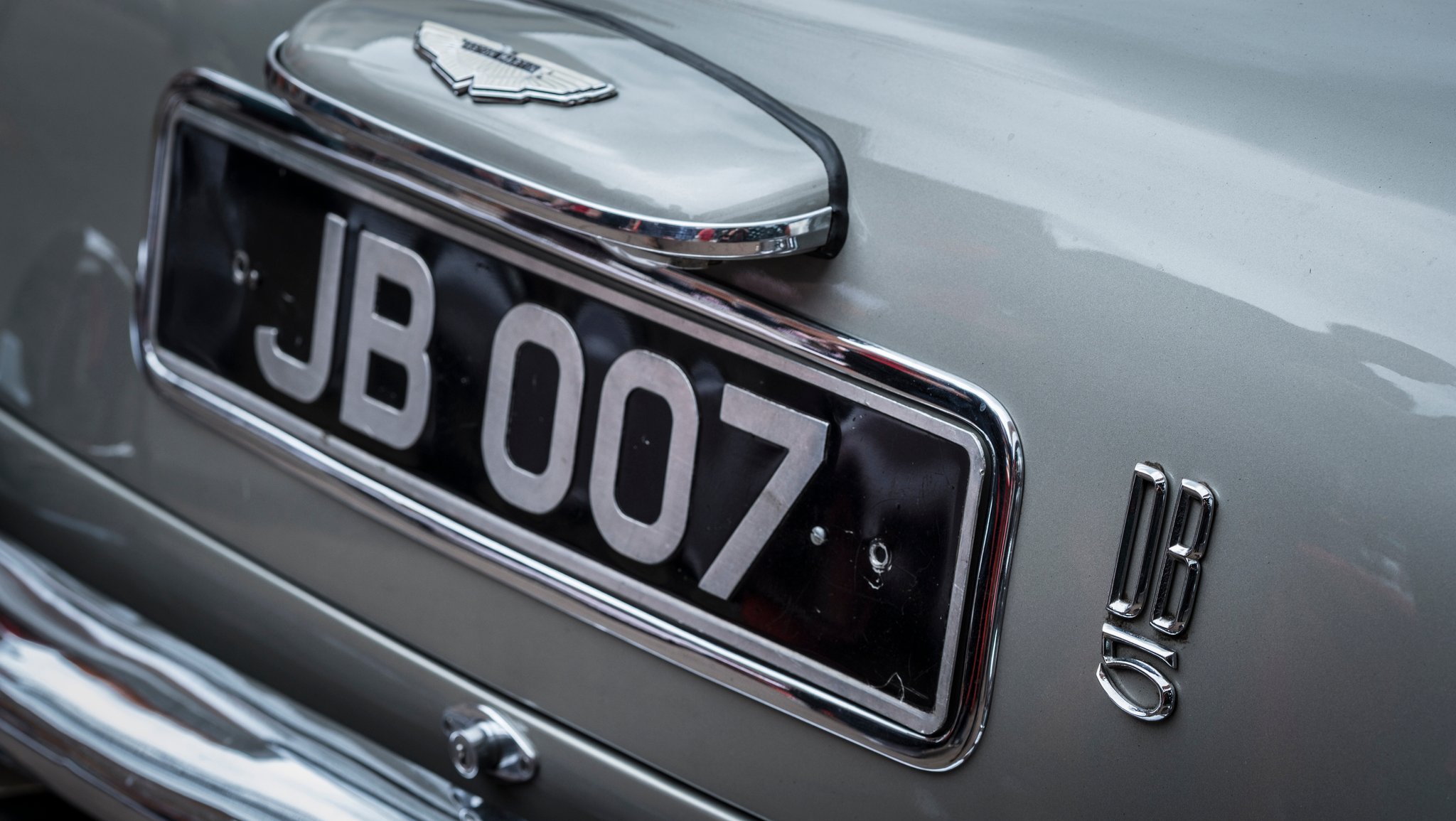 Ein Aston Martin DB5 mit dem Kennzeichen "JB 007" | Bild: picture alliance / Loop Images / Bill Allsopp Ein Aston Martin DB5 mit dem Kennzeichen "JB 007"