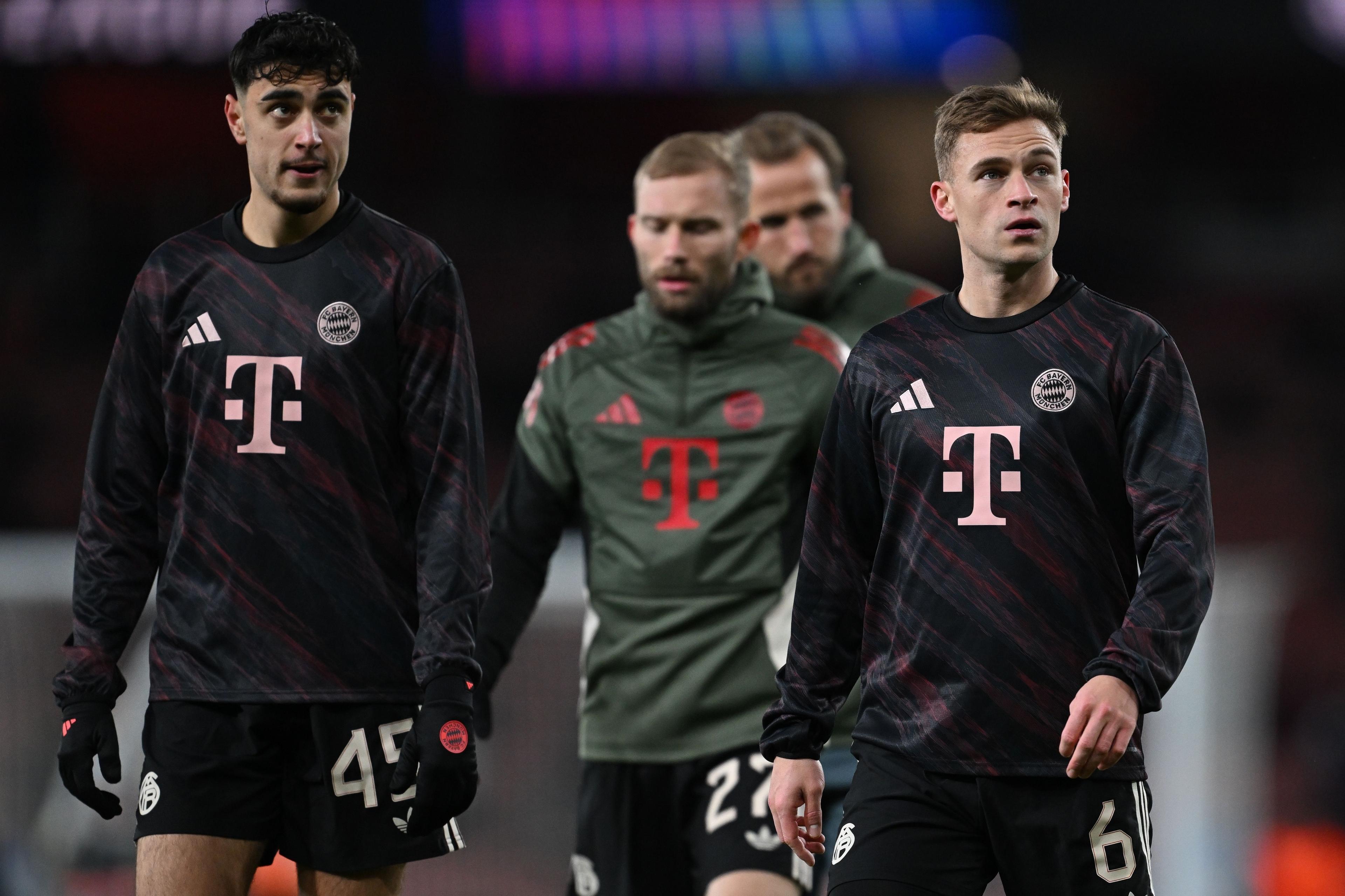 26.11.2025, Großbritannien, London: Fußball: Champions League, FC Arsenal - Bayern München, Vorrunde, 5. Spieltag, Emirates Stadium, Münchens Aleksandar Pavlovic, Konrad Laimer und Joshua Kimmich (l-r) beim Aufwärmen. Foto: Sven Hoppe/dpa +++ dpa-Bildfunk +++