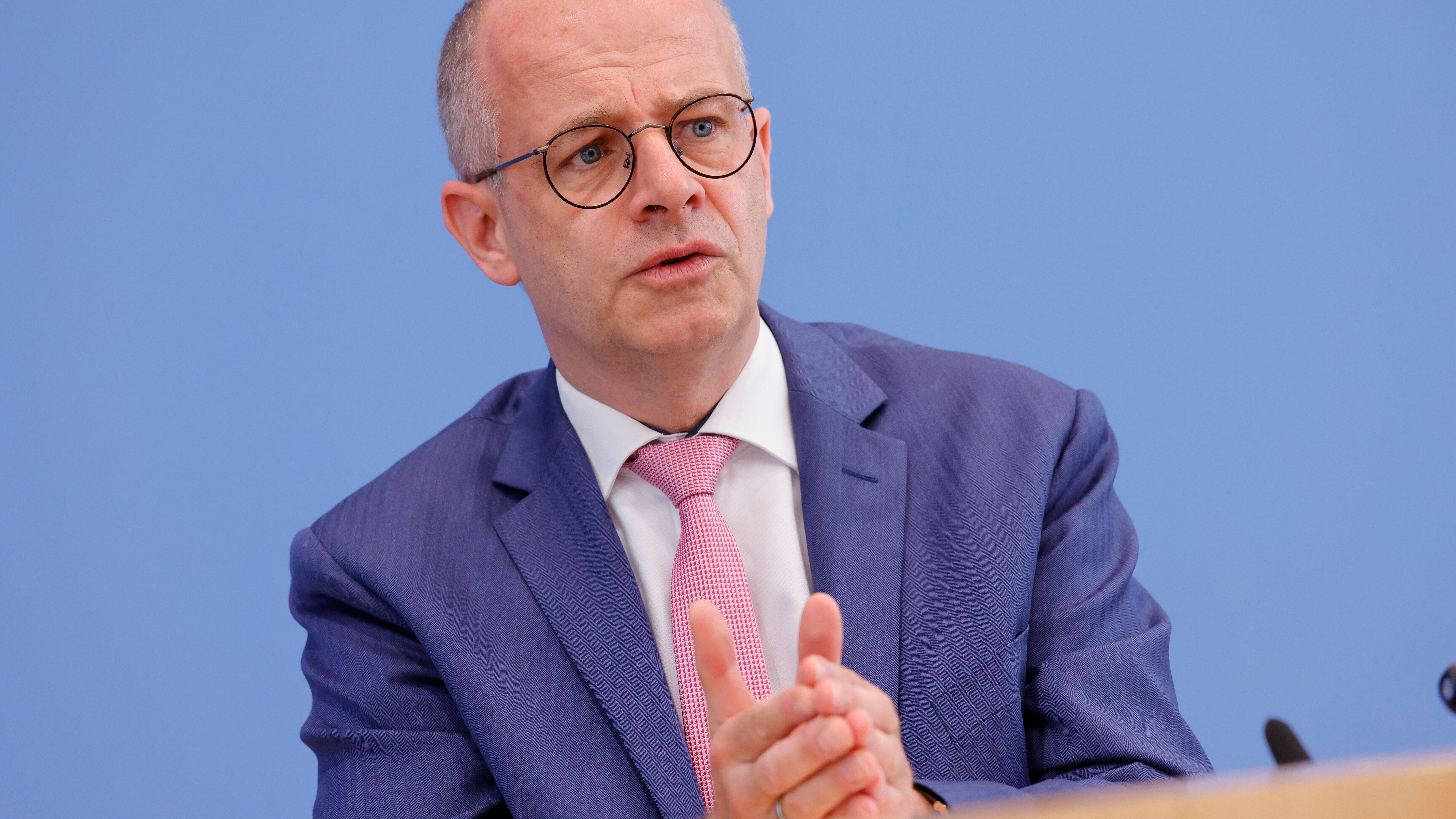 Kabinett beschließt Aufarbeitung von Unrecht an Sinti und Roma
