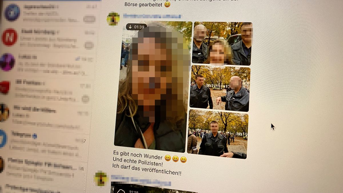 Mit zwei Münchner Polizeibeamten wirbt eine Aktivistin aus dem Querdenken-Umfeld fürs Nichtimpfen.
