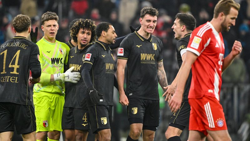 FC Bayern vs. FC Augsburg | Bild: picture alliance/dpa | Peter Kneffel FC Bayern vs. FC Augsburg