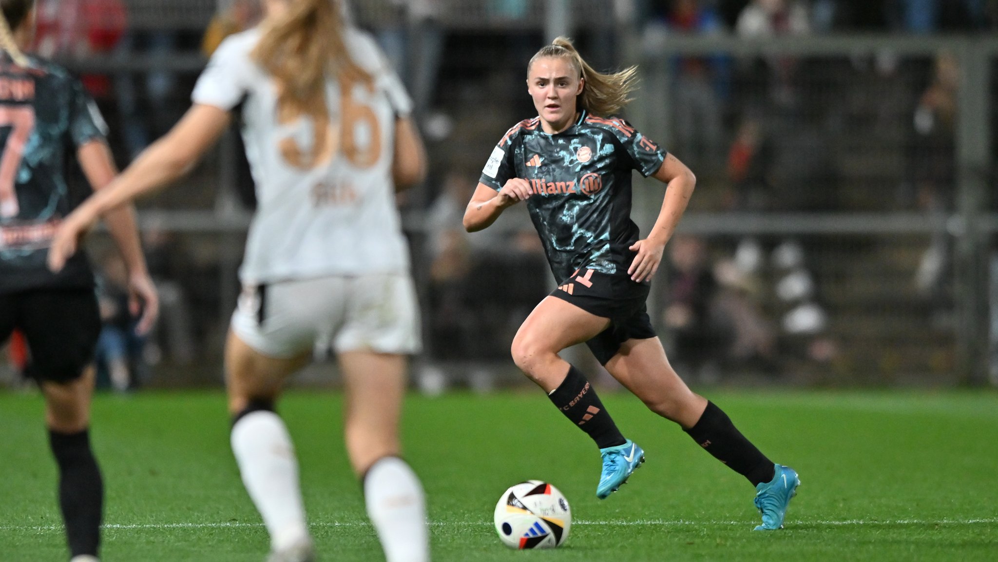 Last Minute: Bayern-Frauen drehen Partie in Leverkusen 