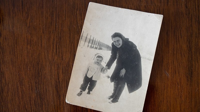 Eva Umlauf als Kind auf einem Foto aus den 1940er Jahren