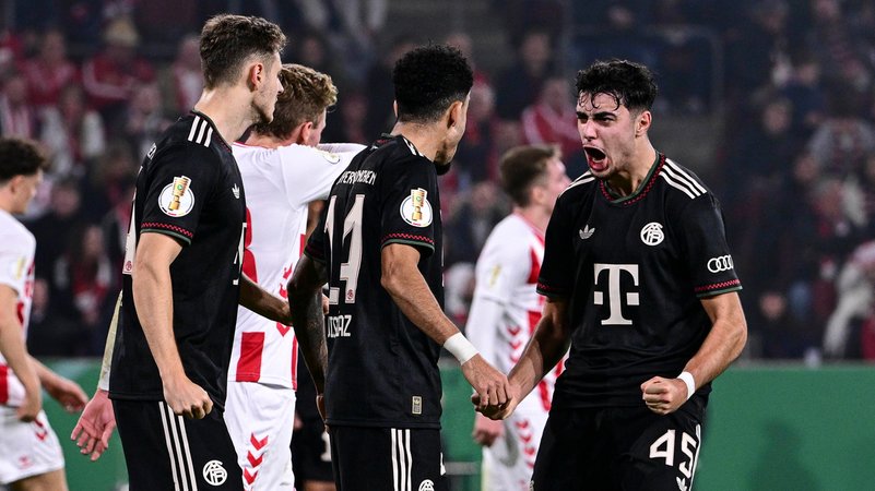 Jubel beim FC Bayern | Bild: picture-alliance / dpa Jubel beim FC Bayern