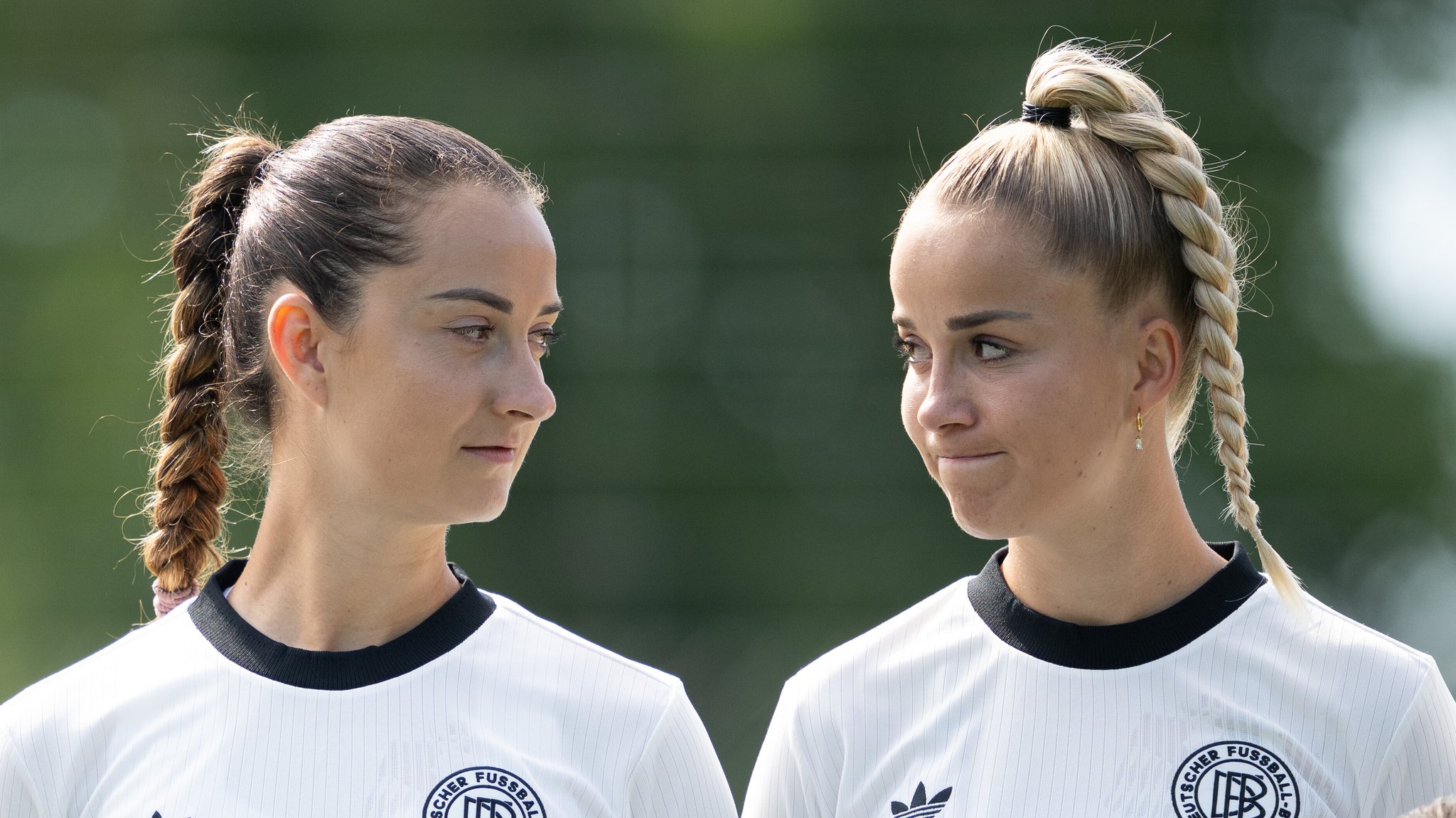 Sara Däbritz (links) und Giulia Gwinn