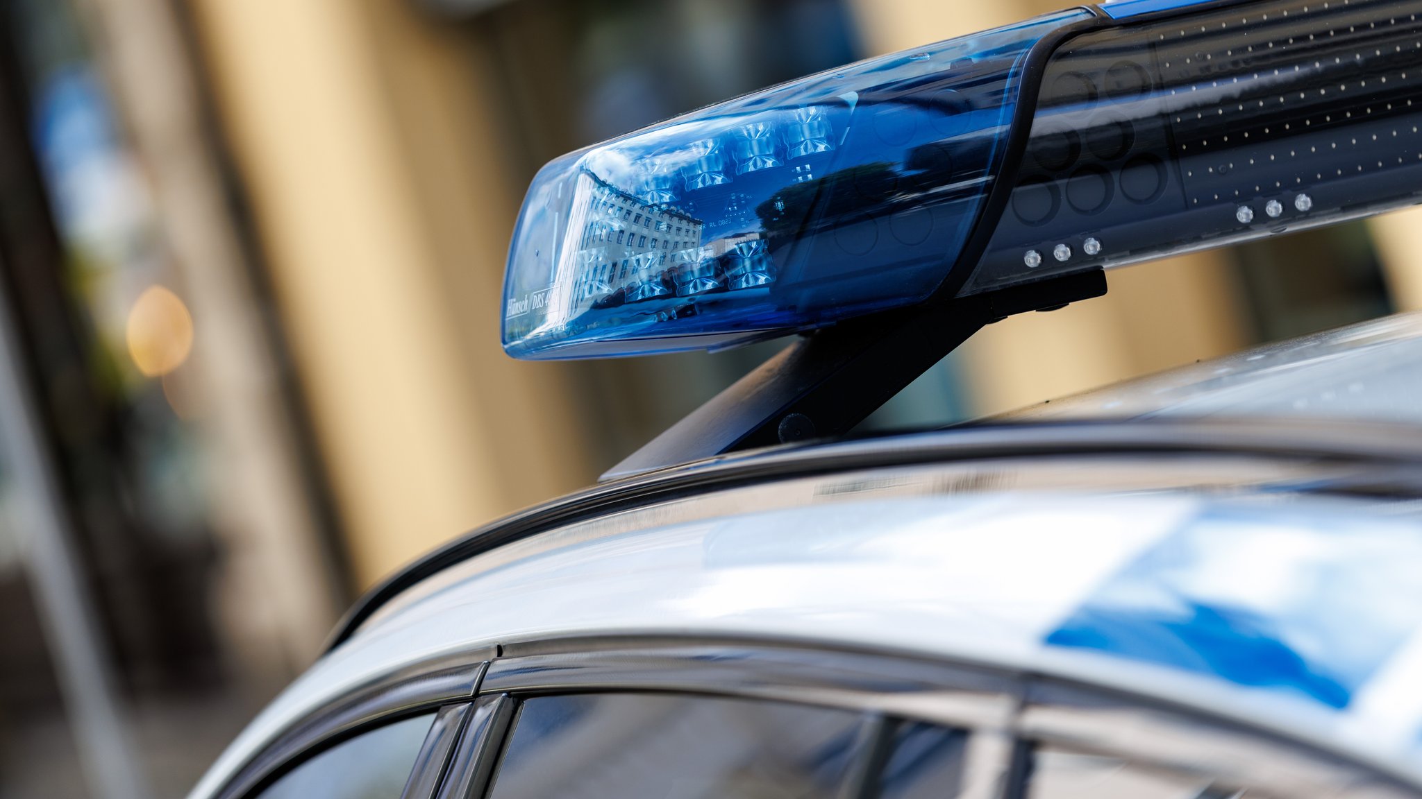 Toter in Wohnung entdeckt – Polizei nimmt 25-Jährige fest