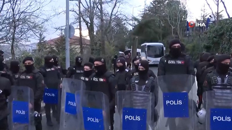 Die Polizei hat den prominenten türkischen Oppositionspolitiker Ekrem Imamoglu verhaftet. | Bild: Bayerischer Rundfunk 2025 Die Polizei hat den prominenten türkischen Oppositionspolitiker Ekrem Imamoglu verhaftet.