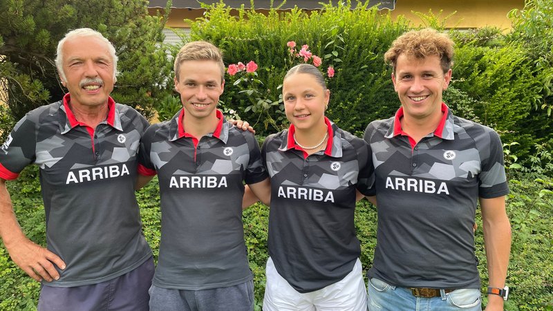 von links: Paul Kerczynski, Jörg Foistner, Antonia Hanke und Andreas Sichert von Arriba Göppersdorf | Bild: BR/Vera Held von links: Paul Kerczynski, Jörg Foistner, Antonia Hanke und Andreas Sichert von Arriba Göppersdorf