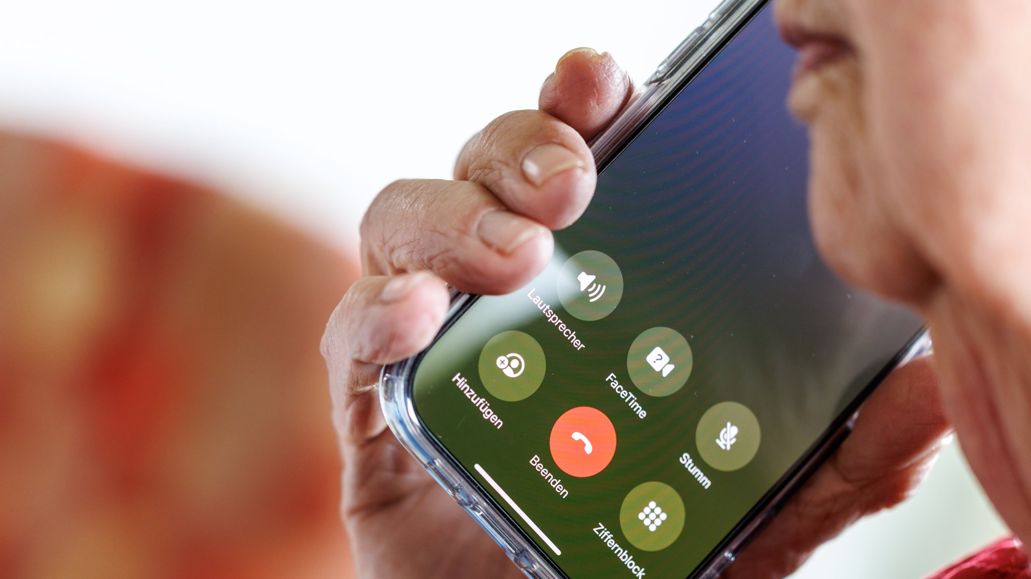 Falsche Ärztin fordert Riesensumme – Festnahmen nach Schockanruf