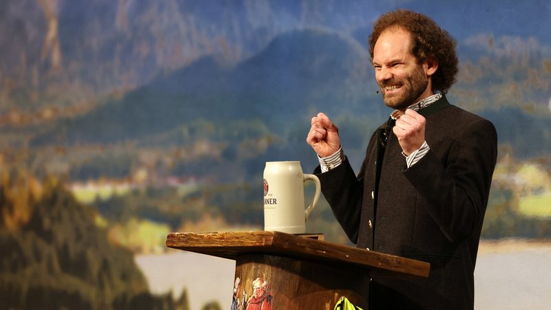 Maximilian Schafroth hält die Fastenrede beim Nockherberg 2024. | Bild: BR/Stefan Matzke Maximilian Schafroth hält die Fastenrede beim Nockherberg 2024.