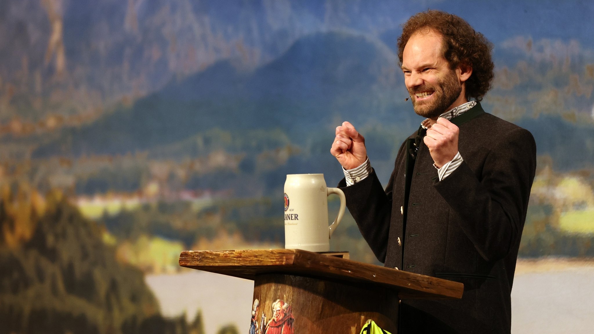 Maximilian Schafroth hält die Fastenrede beim Nockherberg 2024.