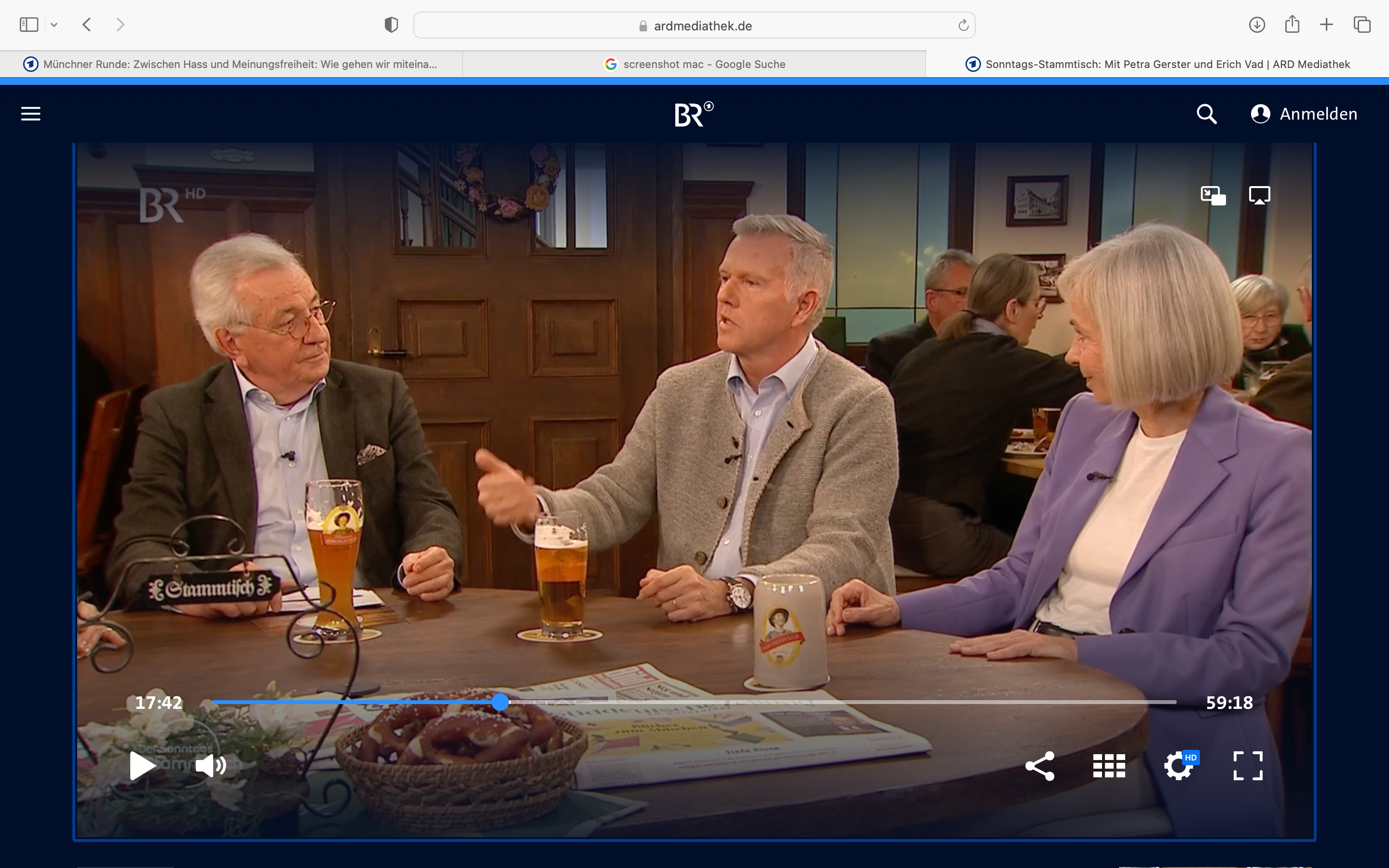 Seiner Ansicht nach werde in Deutschland zu viel über Waffenlieferungen und zu wenig über Diplomatie gesprochen.