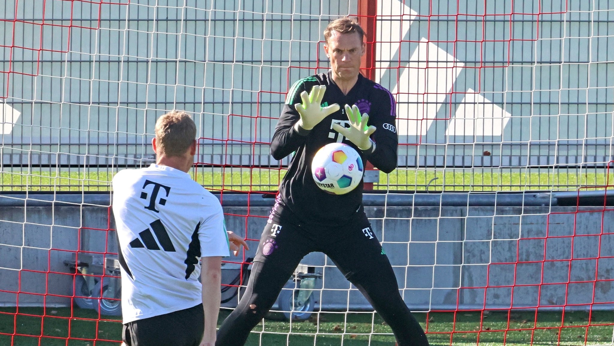 Manuel Neuer ist wieder auf dem Platz