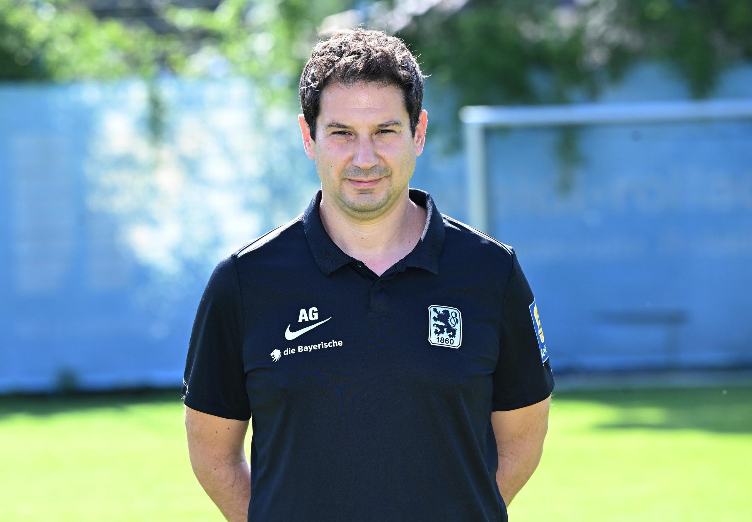 21.07.2024, Bayern, München: Fußball: 3. Liga, Fototermin TSV 1860 München, Cheftrainer Argirios Giannikis. 