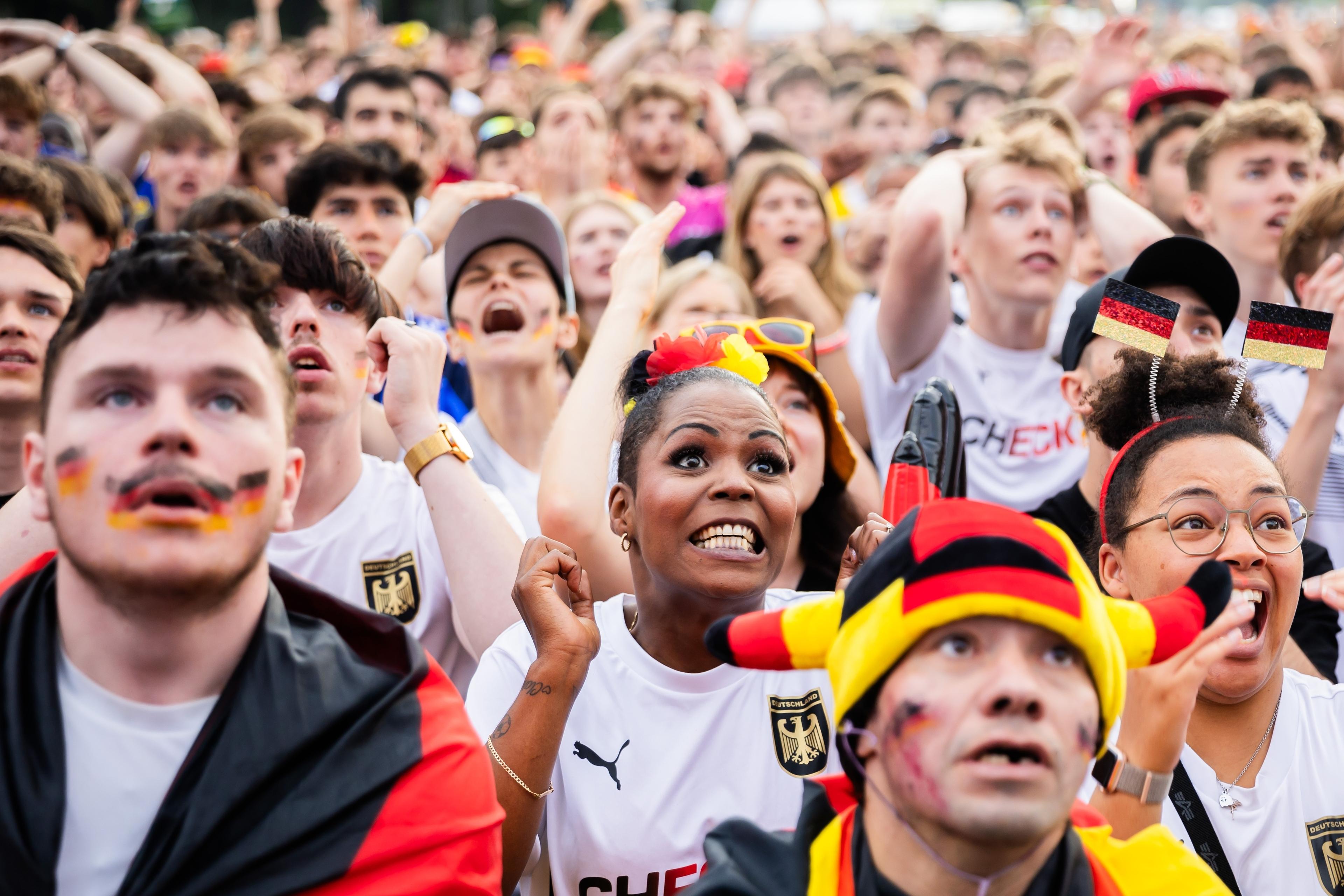 Deutsche Fans beim Public Viewing in Berlin