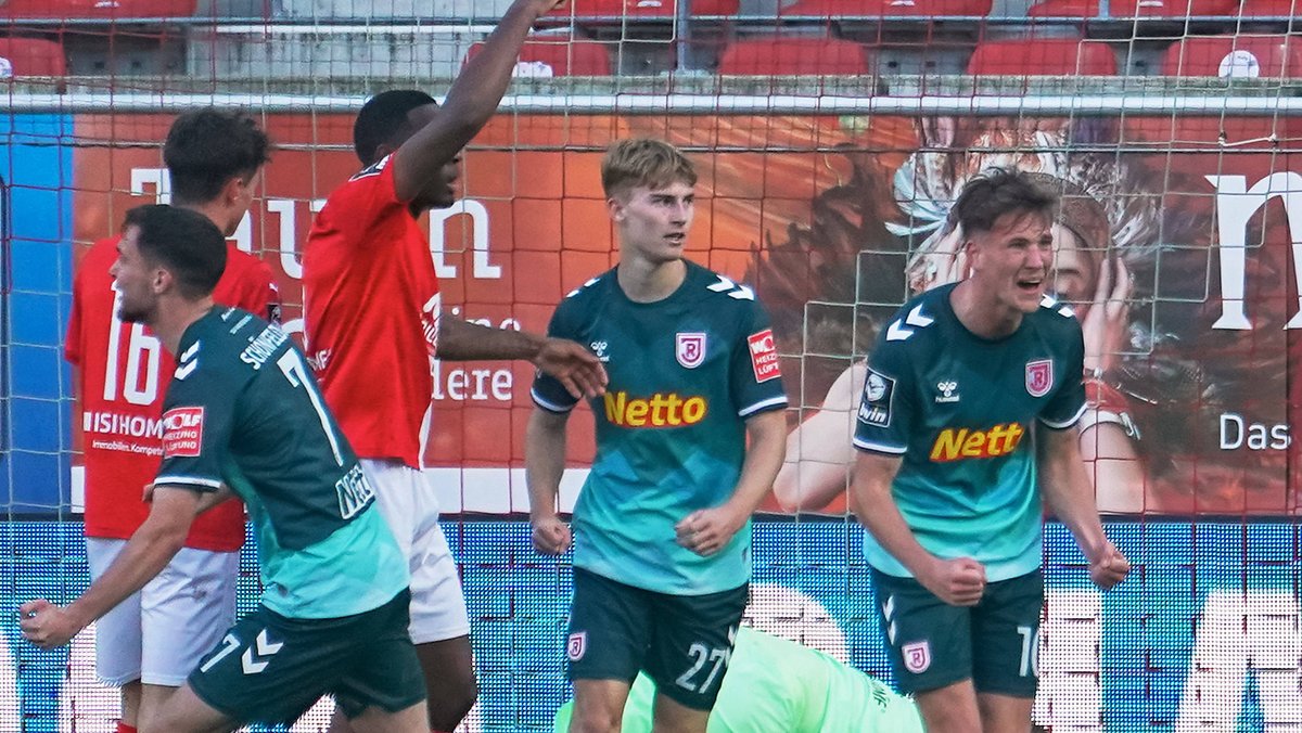Fünfter Sieg in Serie: Regensburg dreht das Spiel in Halle