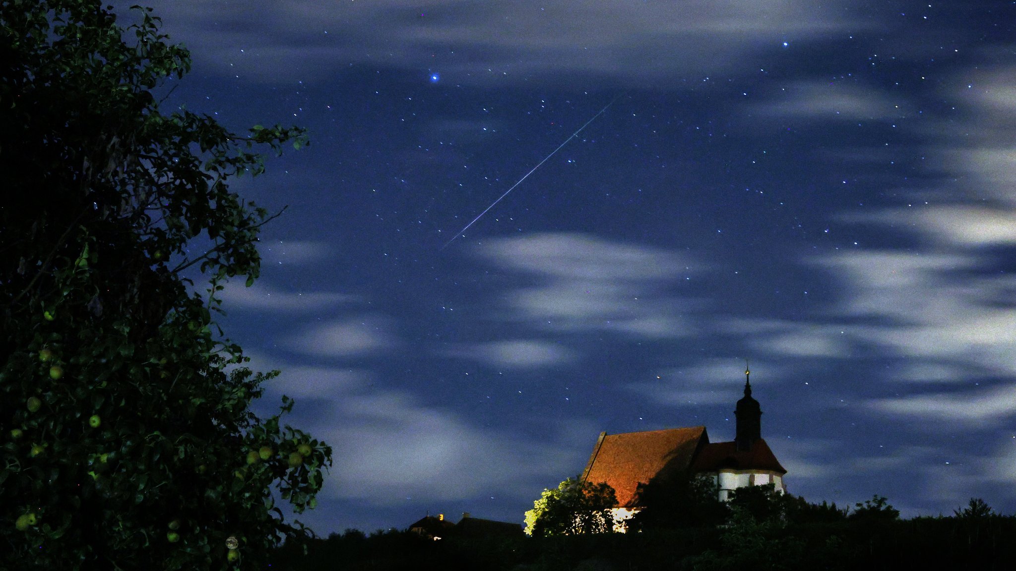 Sternschnuppen-Regen nach der Sonnenfinsternis