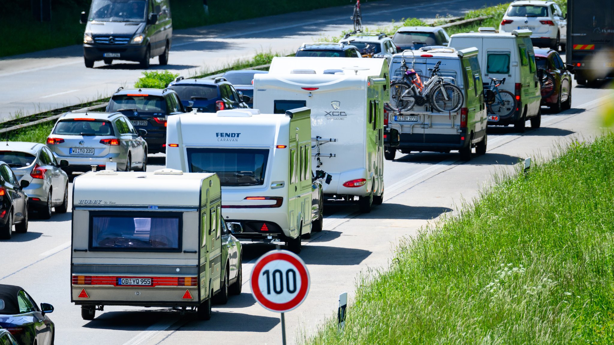 Autobahnen, Züge, Flughäfen: Das erwartet Sie zum Ferienbeginn