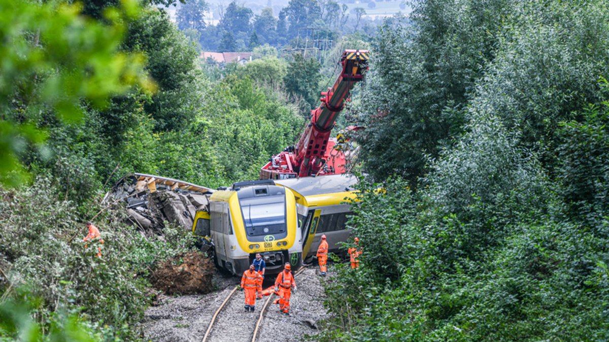 Nach Erdrutsch: Ist Bahn "nicht ausreichend vorbereitet"?