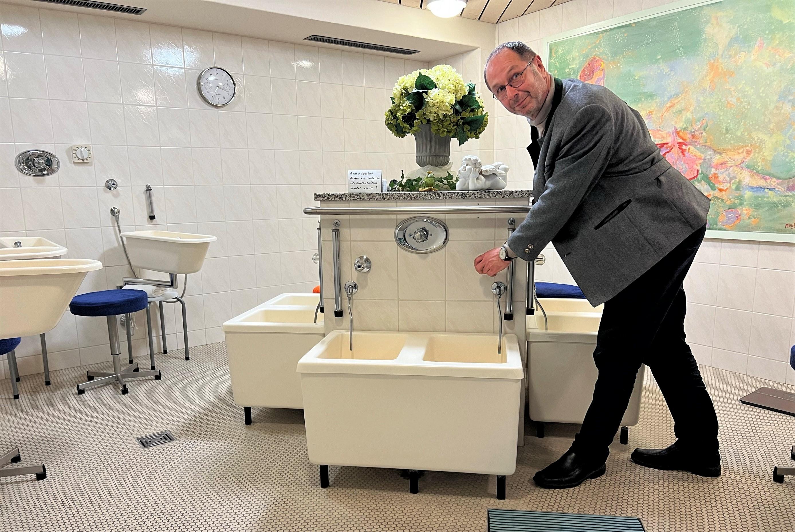 Seit 28 Jahren führt Martin Steinle das Kurhotel-Steinle. Die Gebührenerhöhung könnte sein Hotel mehrere tausend Euro im Jahr kosten.