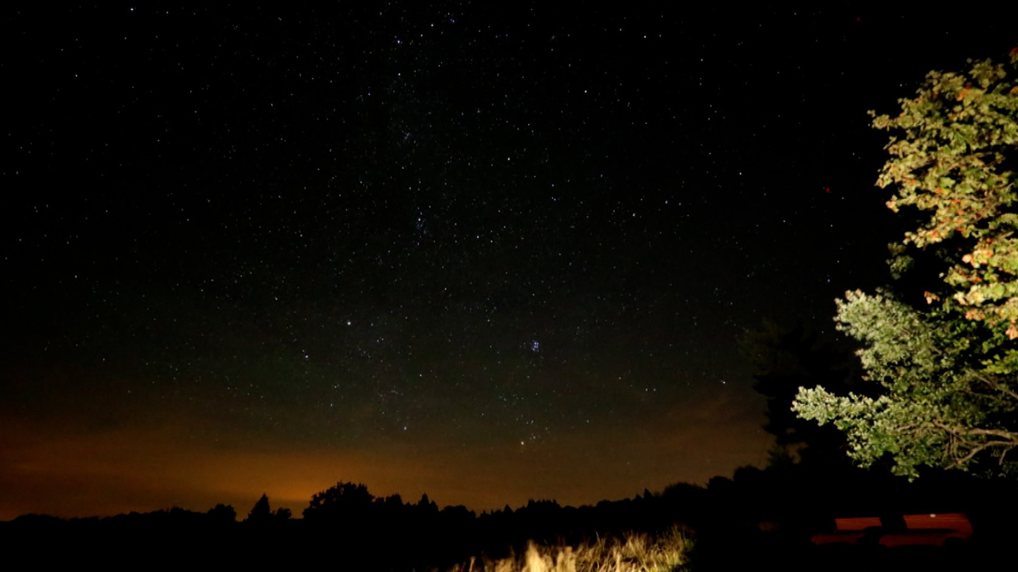  Der Meteorstrom der Perseiden zieht über den Nachthimmel