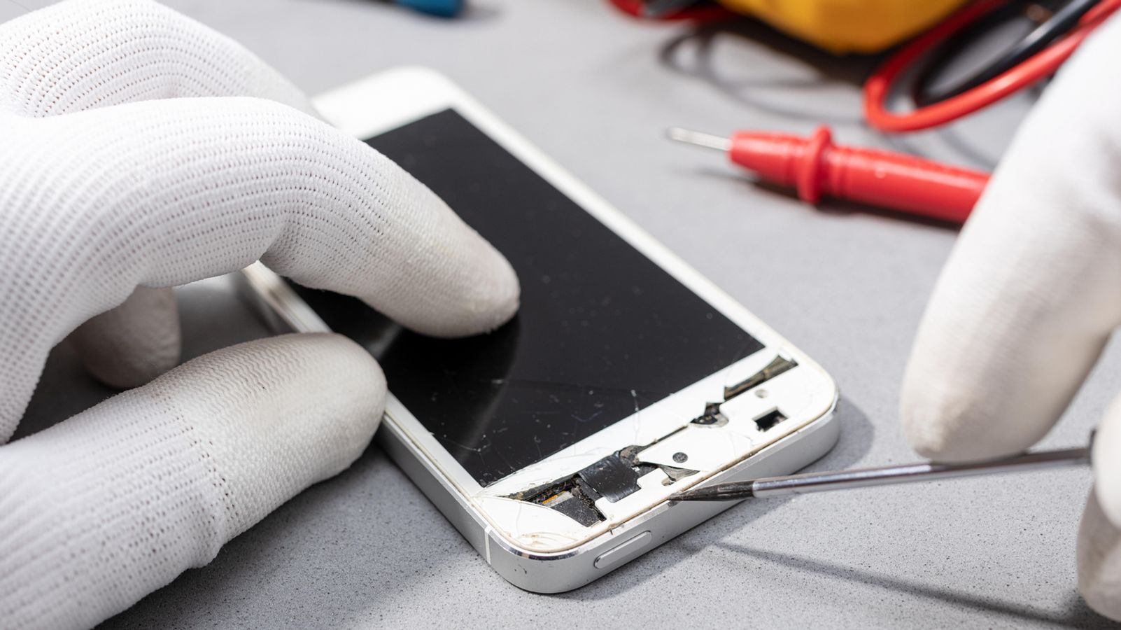 How Google wants to make smartphone repair easier