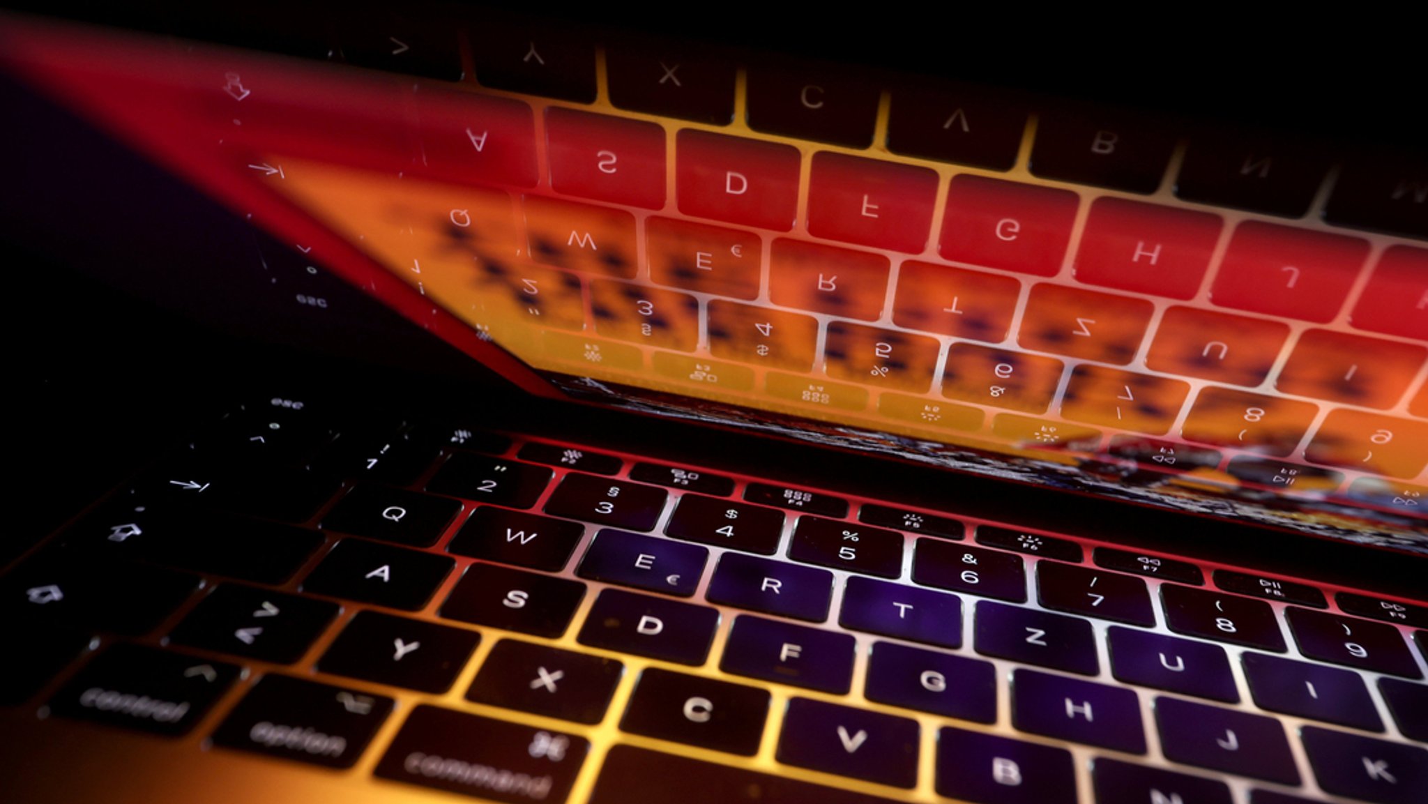 Eine Laptop-Tastatur (Symbolbild) | Bild: dpa-Bildfunk/Karl-Josef Hildenbrand Eine Laptop-Tastatur (Symbolbild)
