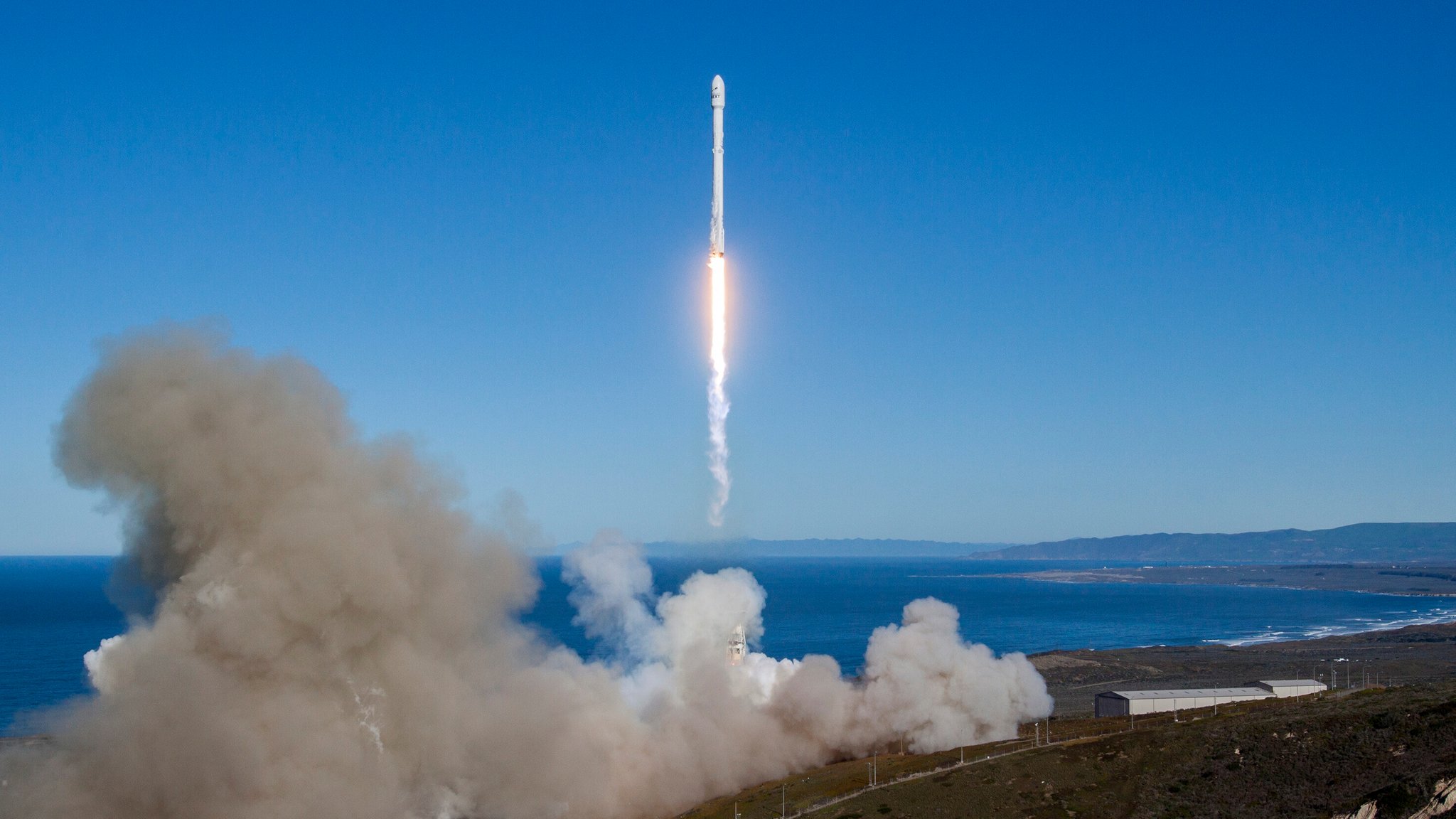 Mit einer Falcon9-Rakete soll der Hightech-Satellit Athene 1 des SeRANIS-Programms ins All gebracht werden. Er ist ein fliegendes Forschungs- und Testlabor für Mobilfunk, GPS und Datenübertragung per Laser.