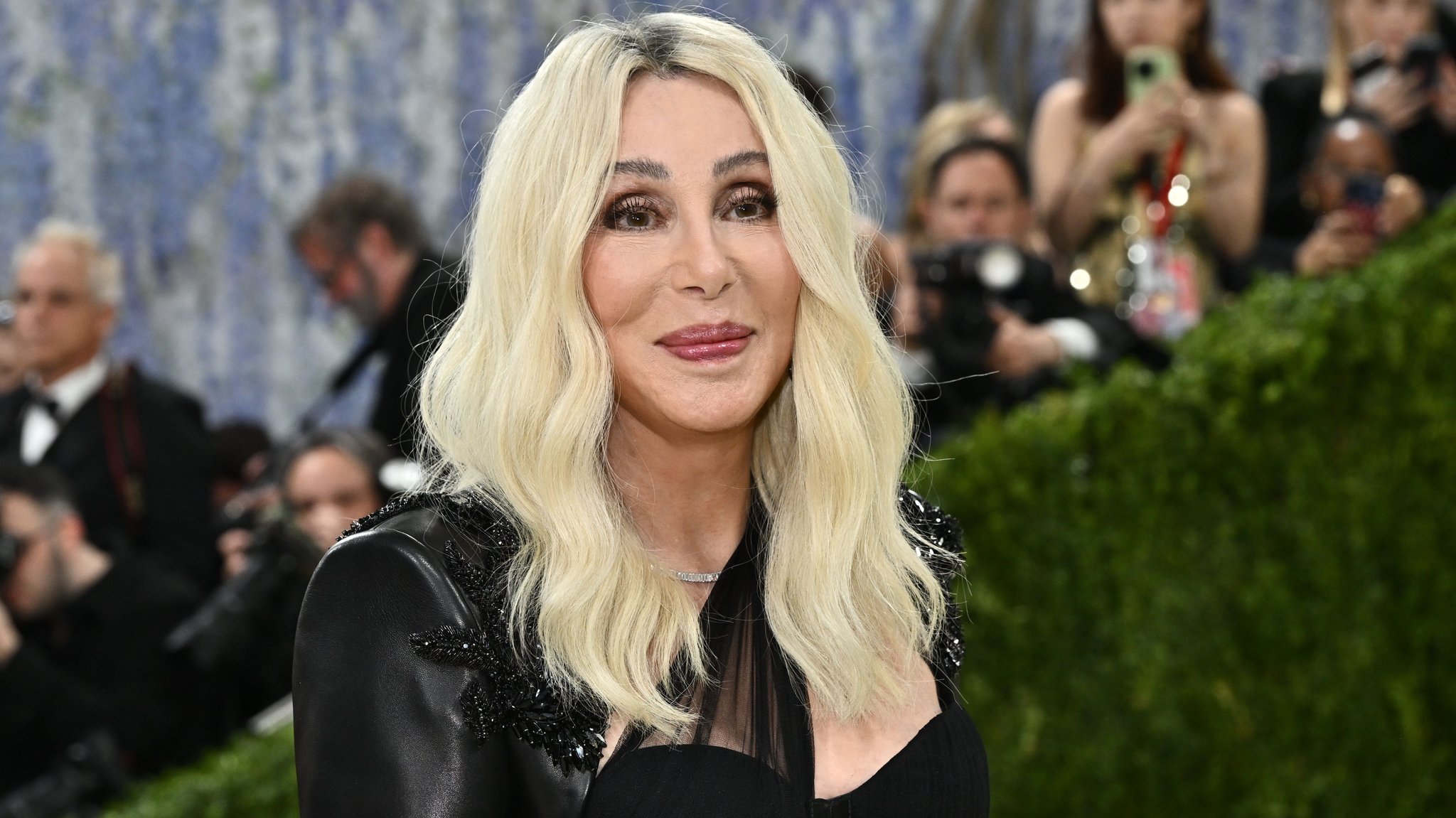 Die US-Popsängerin Cher bei der Met Gala in New York Anfang Mai | Bild: dpa-Bildfunk/Evan Agostini Die US-Popsängerin Cher bei der Met Gala in New York Anfang Mai