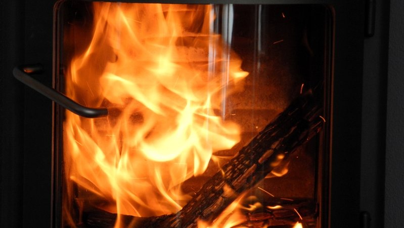 Smog: Kaminöfen steigern Feinstaubproblem | Bild: picture-alliance/dpa Smog: Kaminöfen steigern Feinstaubproblem