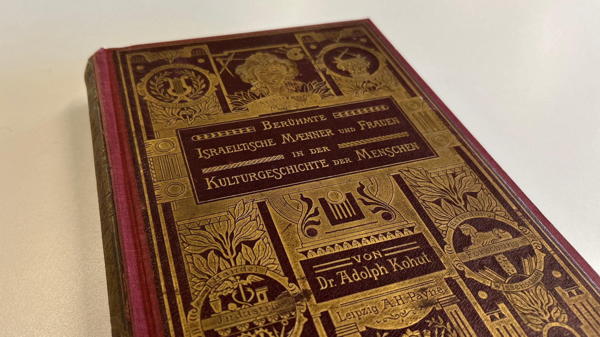 Dieses von den Nazis geraubte Buch konnte wieder zurückgegeben werden.