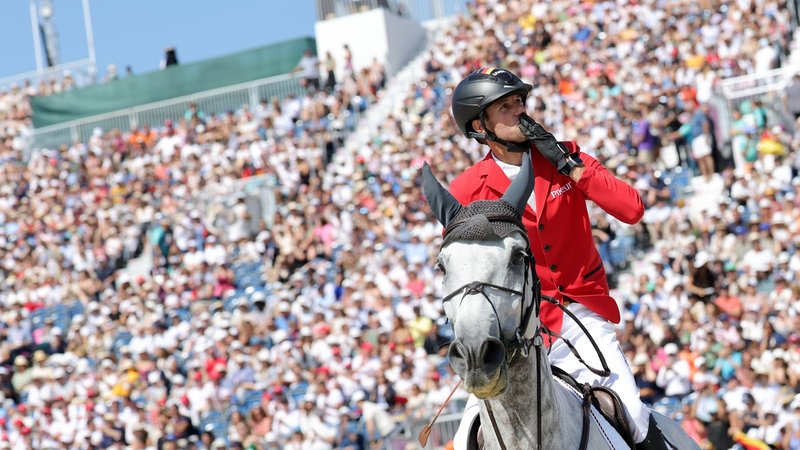 06.08.2024, Frankreich, Paris: Olympia, Paris 2024, Pferdesport, Springen, Einzel, Finale, Deutschlands Christian Kukuk jubelt nach seinem auf Checker 47 im Stechen. Foto: Rolf Vennenbernd/dpa +++ dpa-Bildfunk +++ | Bild: dpa-Bildfunk/Rolf Vennenbernd 06.08.2024, Frankreich, Paris: Olympia, Paris 2024, Pferdesport, Springen, Einzel, Finale, Deutschlands Christian Kukuk jubelt nach seinem auf Checker 47 im Stechen. Foto: Rolf Vennenbernd/dpa +++ dpa-Bildfunk +++
