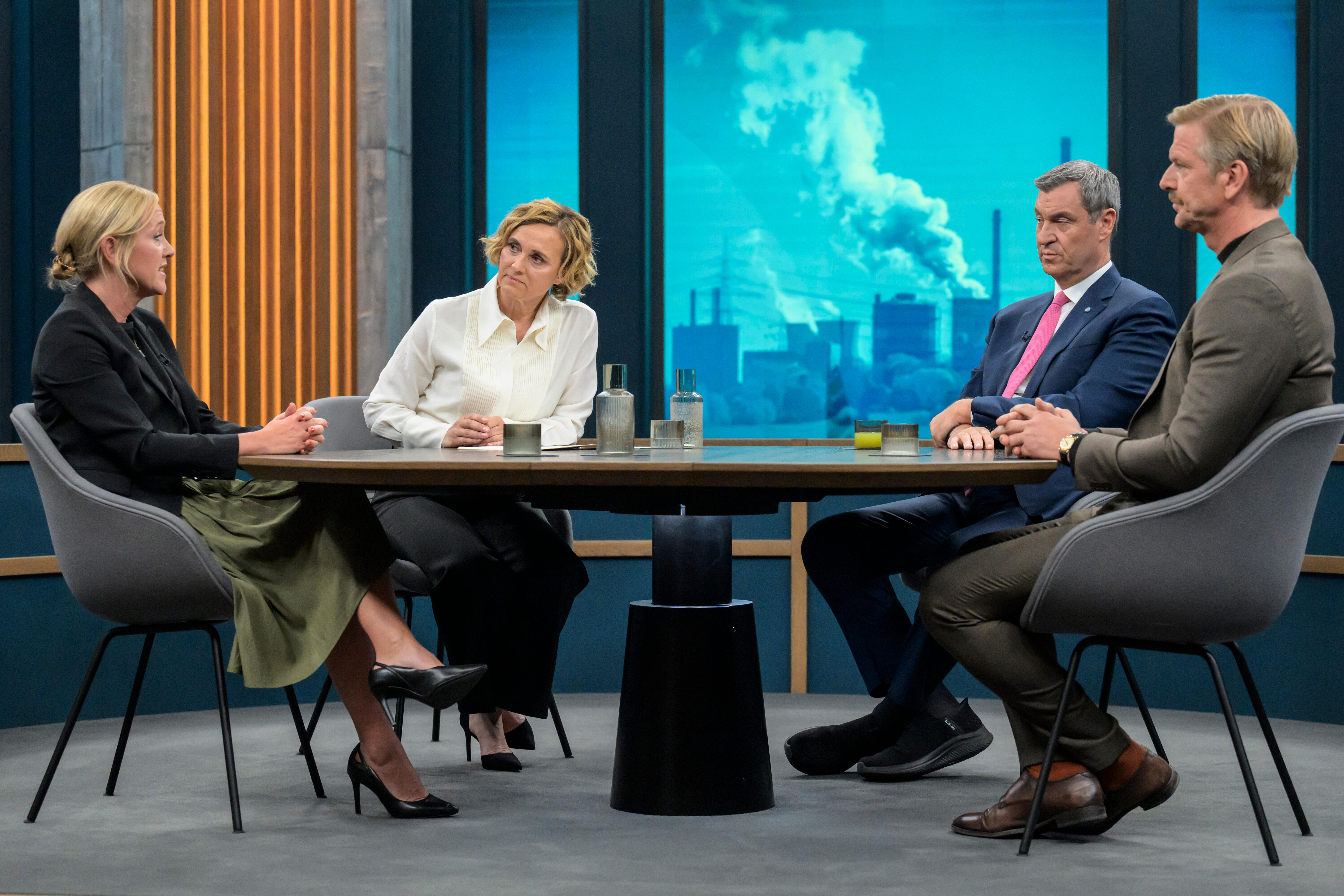 CSU-Chef Markus mit Gesprächspartnerinnen und Gesprächspartnern am Sonntagabend bei Caren Miosga