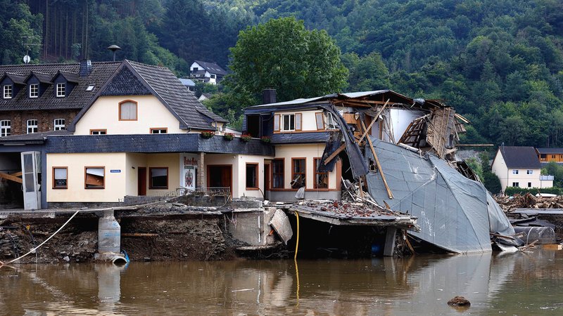 Die Initiative "World Weather Attribution" untersucht den Anteil des Klimawandels an Überschwemmungen, Dürren und Stürmen. | Bild: Bayerischer Rundfunk 2024 Die Initiative "World Weather Attribution" untersucht den Anteil des Klimawandels an Überschwemmungen, Dürren und Stürmen.