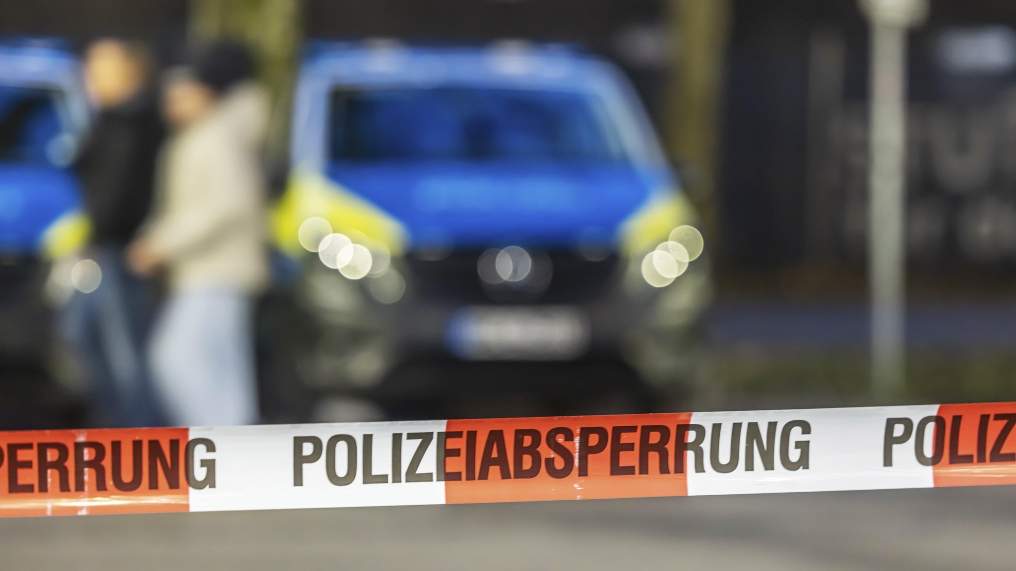 Symbolbild: Polizeieinsatz | Bild: picture alliance / imageBROKER | Arnulf Hettrich Symbolbild: Polizeieinsatz