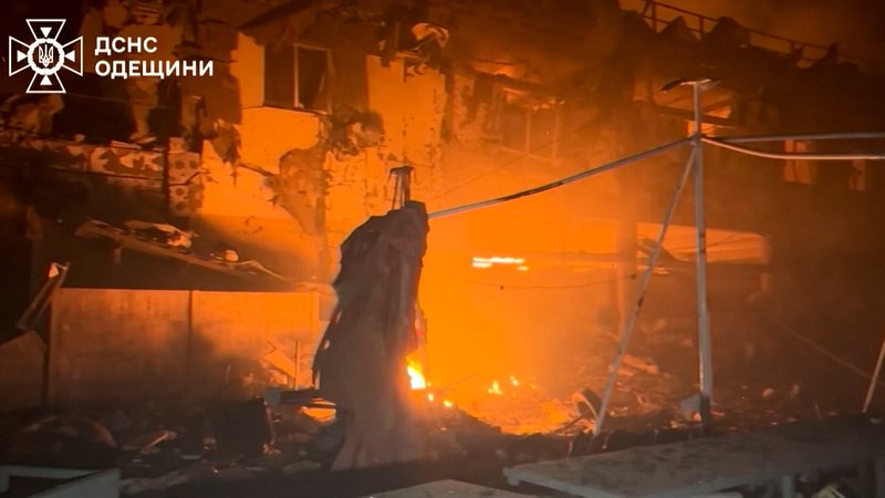 In der südukrainischen Stadt Odessa sind nach einem russischen Angriff fast 300.000 Menschen von der Strom- und Wasserversorgung abgeschnitten. | Bild: BR In der südukrainischen Stadt Odessa sind nach einem russischen Angriff fast 300.000 Menschen von der Strom- und Wasserversorgung abgeschnitten.