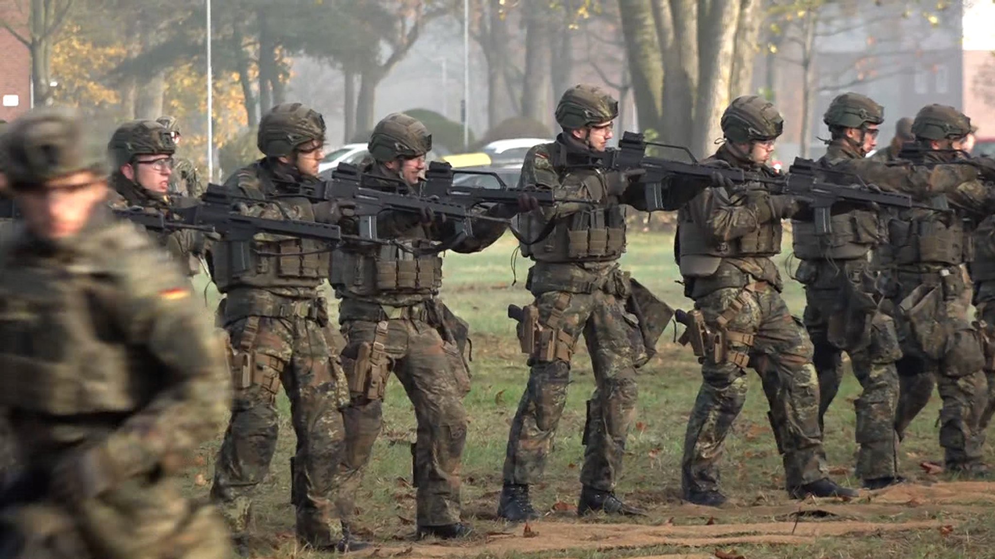 (Symbolbild) Anfang nächsten Jahres soll das neue Wehrdienstgesetz in Kraft treten. Und noch immer sind viele Fragen offen.