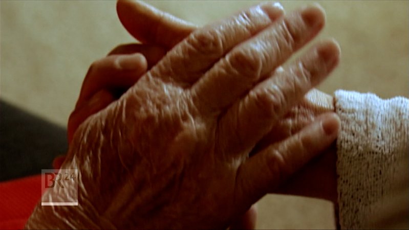 Die Pflege steht vor großen Herausforderungen – personell, finanziell und strukturell. | Bild: Bayerischer Rundfunk 2025 Die Pflege steht vor großen Herausforderungen – personell, finanziell und strukturell.