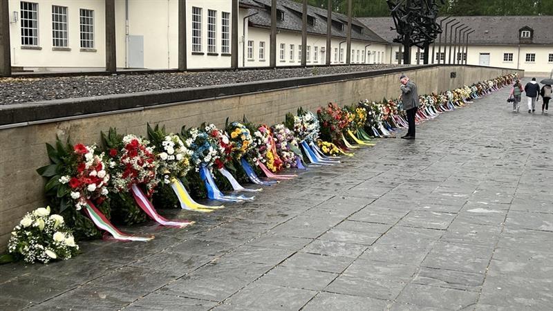 Kranzniederlegung in der Gedenkstätte KZ Dachau.