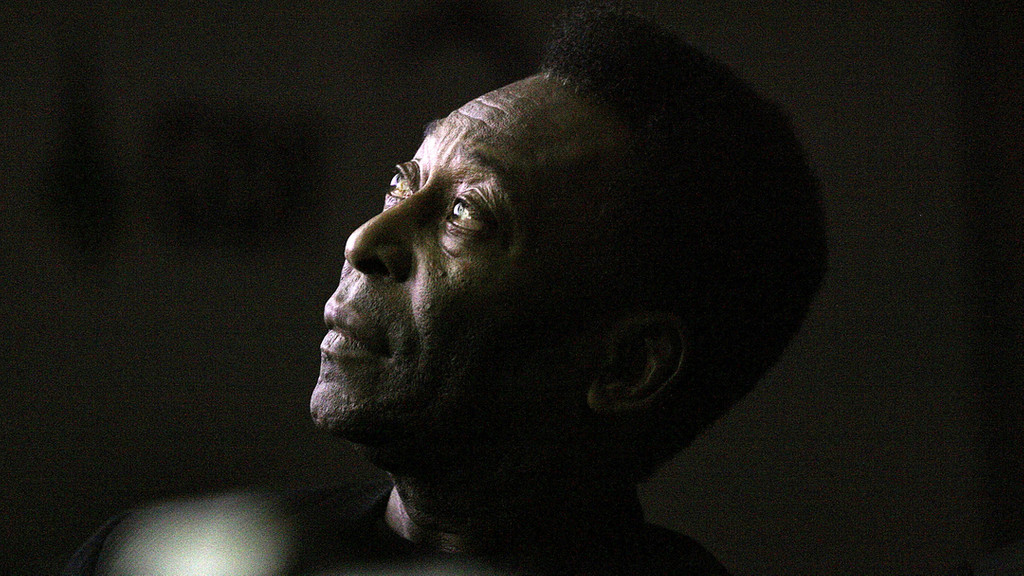 ARCHIV - 26.06.2008, Brasilien, Brasilia: Die brasilianische Fußball-Legende Pele, aufgenommen während der Eröffnung einer Ausstellung über ihn. | Bild: dpa-Bildfunk/Joedson Alves ARCHIV - 26.06.2008, Brasilien, Brasilia: Die brasilianische Fußball-Legende Pele, aufgenommen während der Eröffnung einer Ausstellung über ihn.