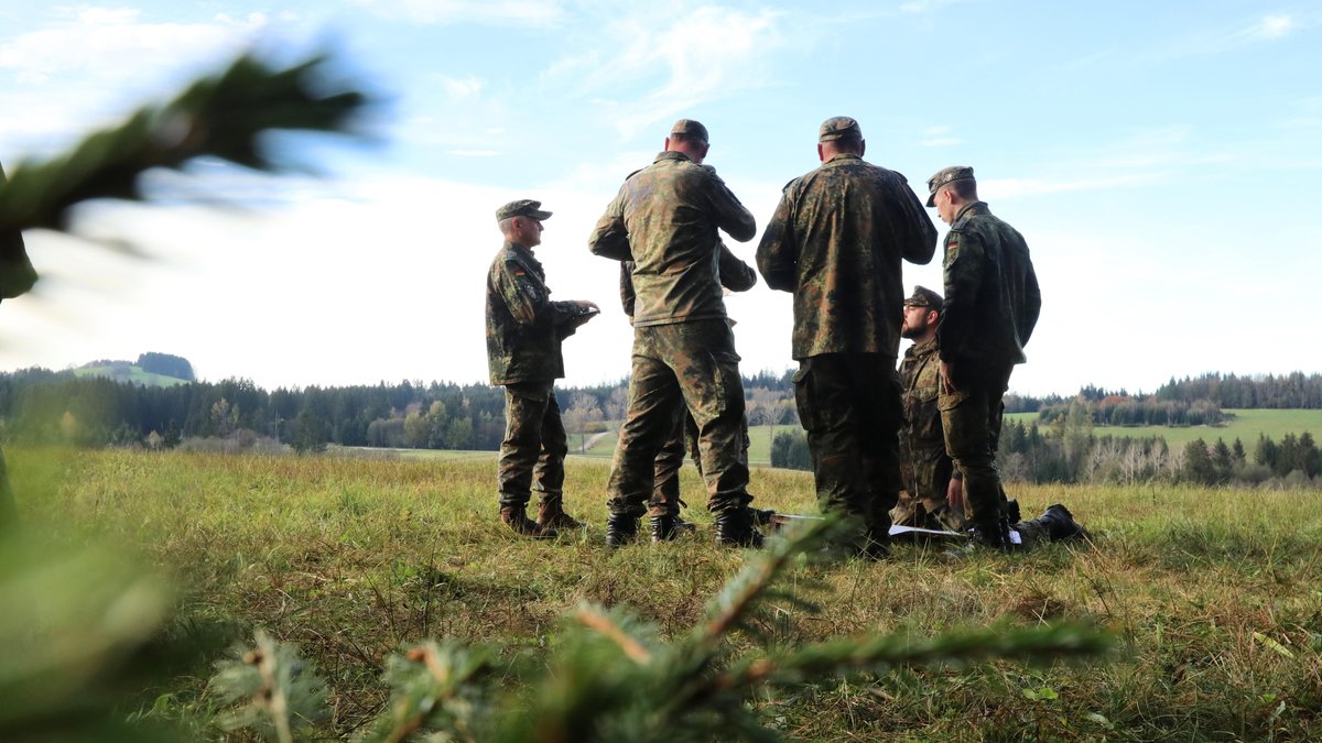 Reservisten des Heimatschutzregimentes 1 bei einer Übung im Allgäu im Herbst 2024. Ungedienten steht bislang der Weg in die Reserve offen. Ob es die Ausbildungen dafür auch noch in der Zukunft gibt, scheint nicht ganz klar zu sein.