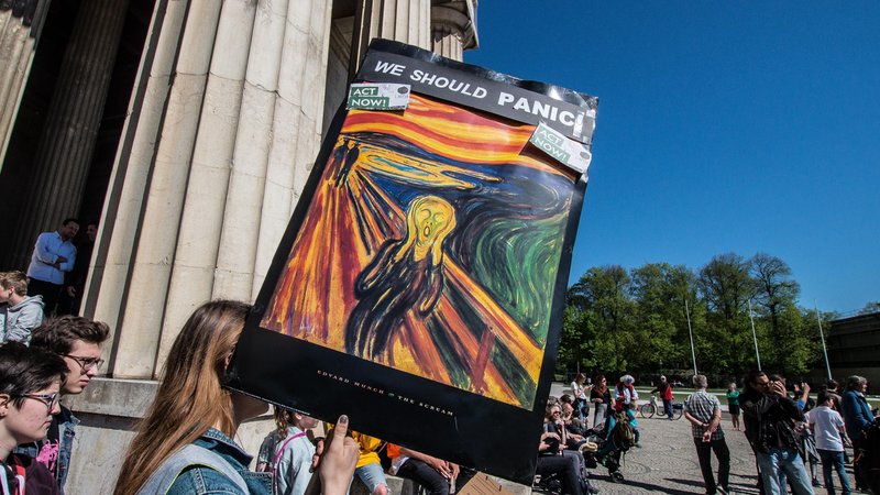 Auch bei Klimaprotesten am Münchner Königsplatz im April 2019 machten Studenten mit Munchs "Der Schrei" auf ihre Anliegen aufmerksam.