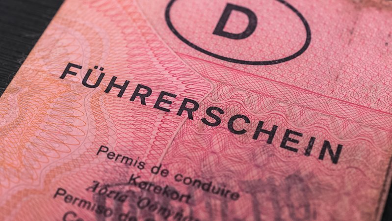 Führerschein, der in einen neuen umgetauscht werden muss | Bild: picture alliance / Zoonar | stockfotos-mg Führerschein, der in einen neuen umgetauscht werden muss