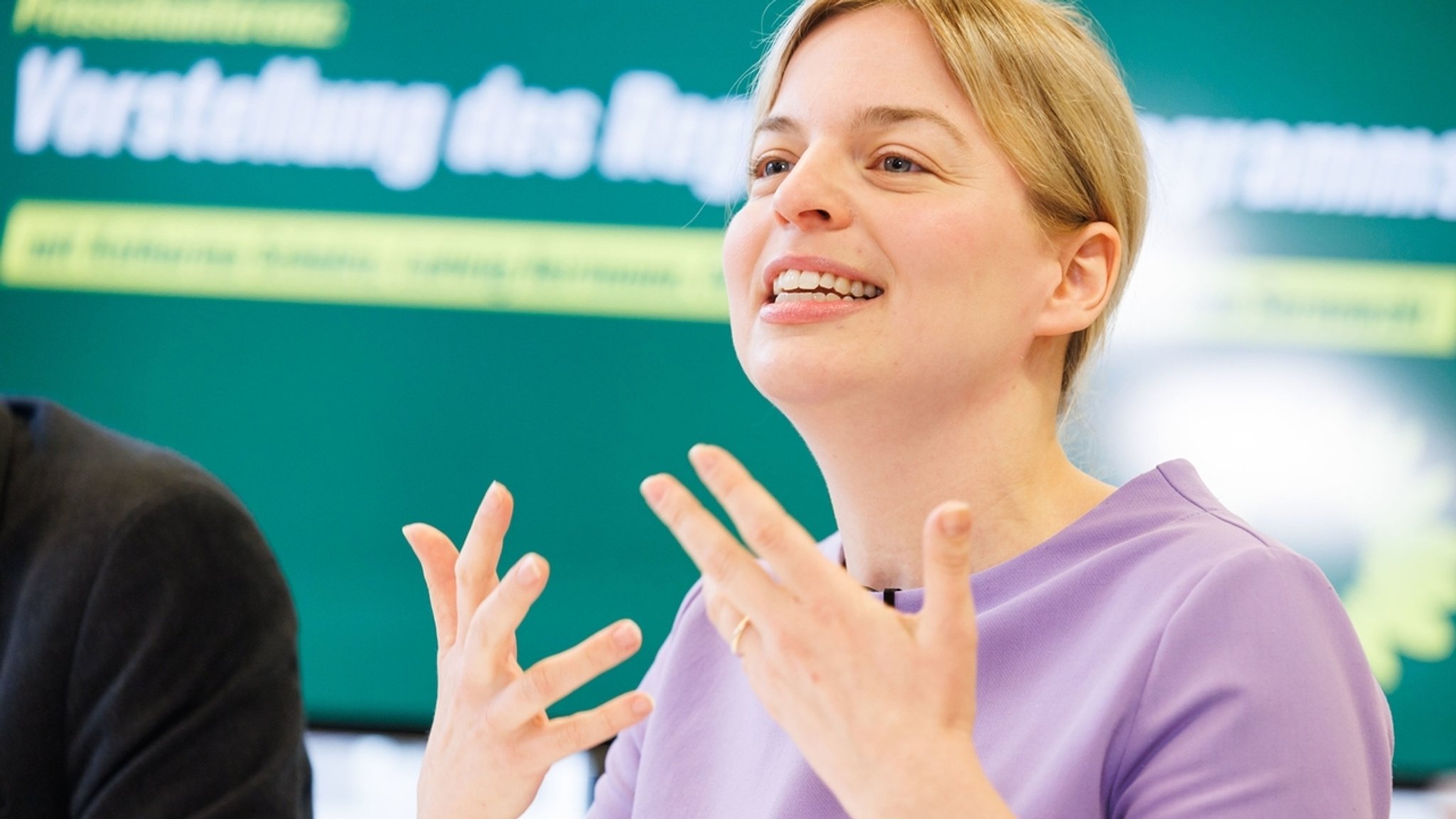 20.03.2023, Bayern, München: Die Spitzenkandidatin der bayerischen Grünen für die Landtagswahl 2023, Katharina Schulze, spricht während einer Pressekonferenz zur Vorstellung des Regierungsprogramms der Landtagswahl 2023. Foto: Lukas Barth/dpa +++ dpa-Bildfunk +++