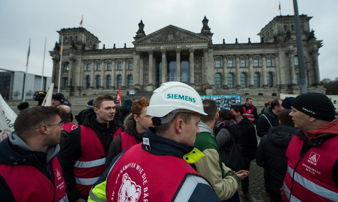 Massive Proteste Gegen Stellenabbau Bei Siemens | BR24