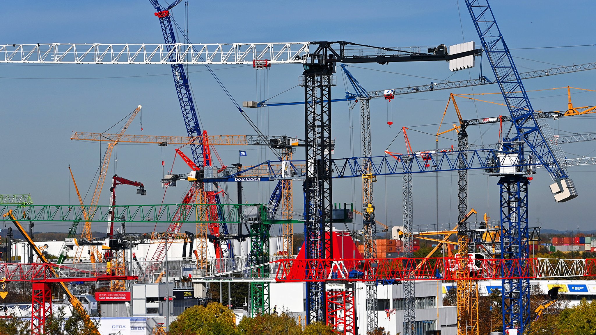 Die größte Baumaschinenmesse der Welt - Bauma - hat in München begonnen. 