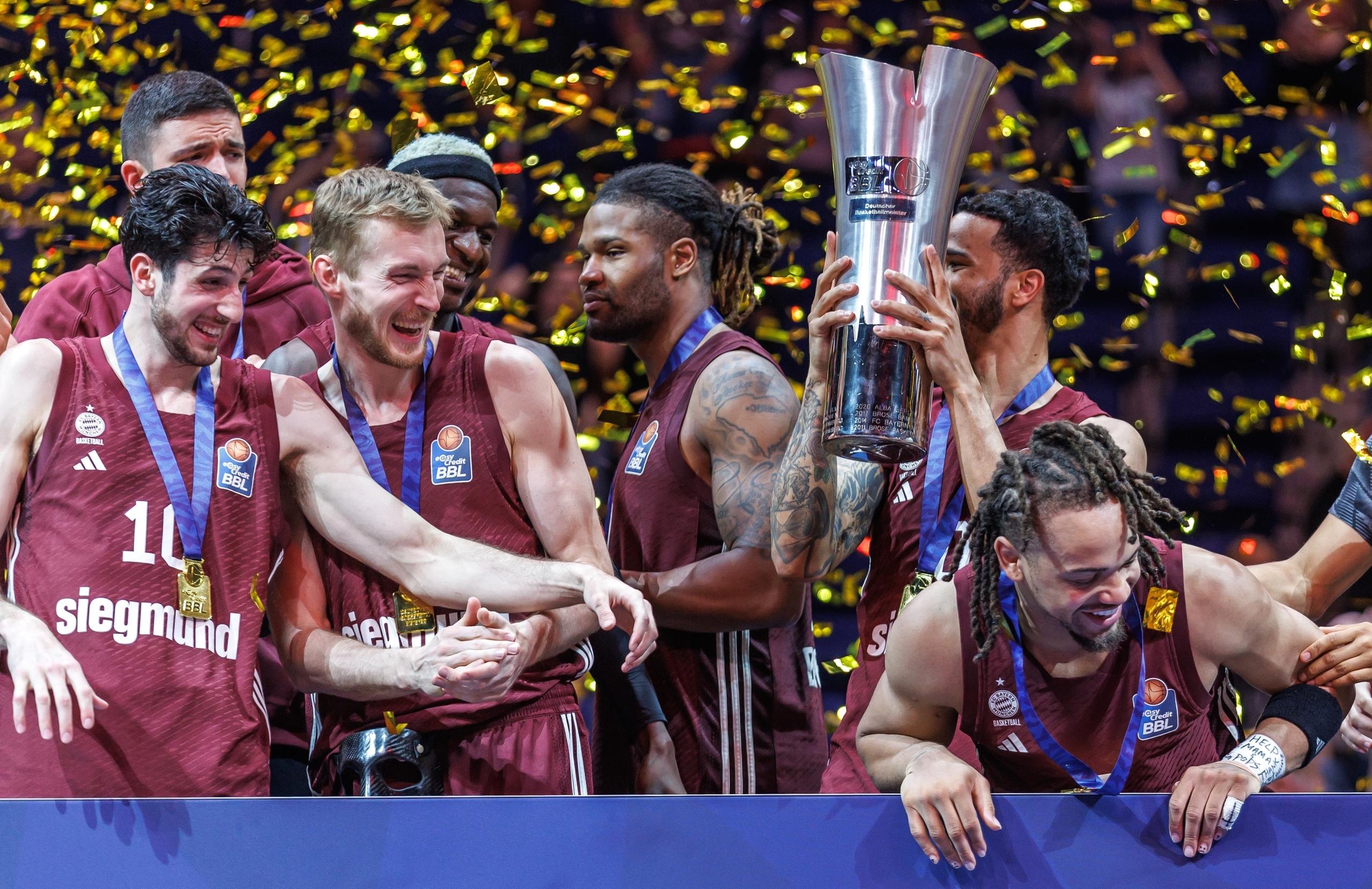 Bayern-Basketballer bejubeln Meistertitel