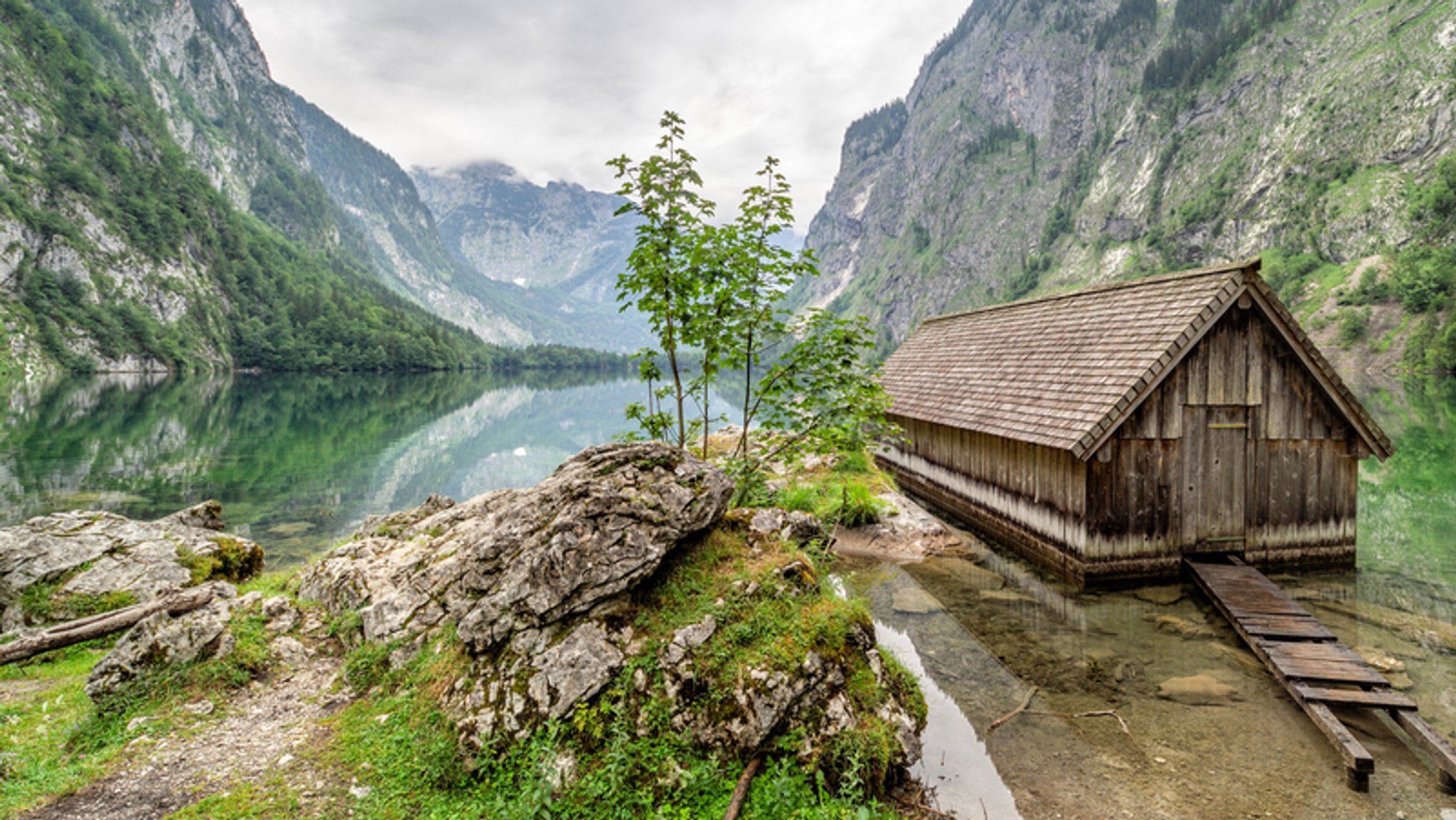Baden in Bergseen: Sonnencreme und Schweiß belasten Ökosystem